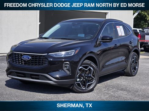 Used 2026 Ford Escape Platinum w/ Premium Technology Package AWD/4WD image 1