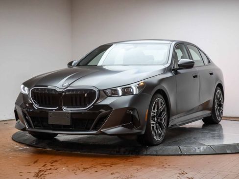 Used 2026 BMW i5 eDrive40 w/ M Sport Package image 1