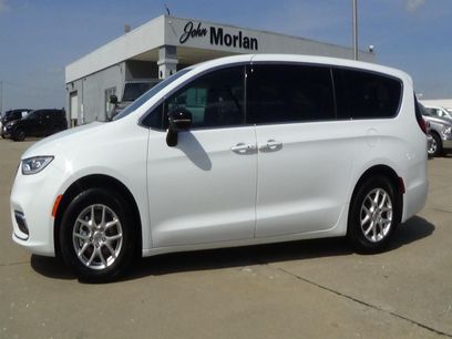 Certified 2025 Chrysler Pacifica Select
