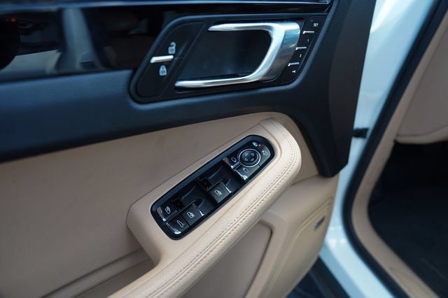 Used 2020 Porsche Macan AWD/4WD image 40