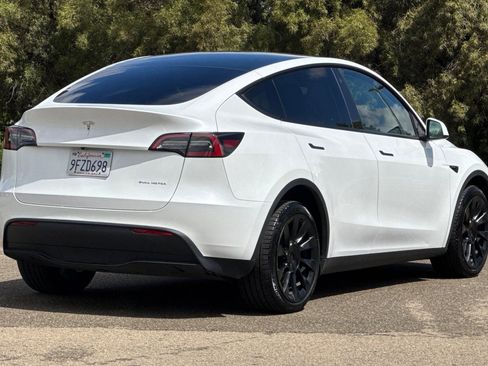 Used 2023 Tesla Model Y Long Range AWD/4WD image 4