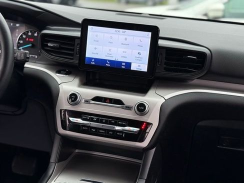 Certified 2024 Ford Explorer XLT image 25