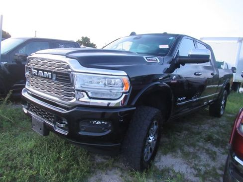 Used 2022 RAM 2500 Limited w/ Towing Technology Group AWD/4WD image 3