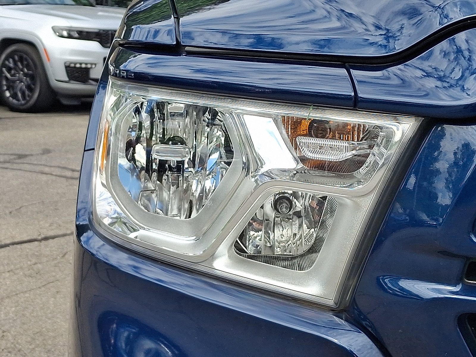 Used 2023 RAM 1500 Big Horn AWD/4WD image 9