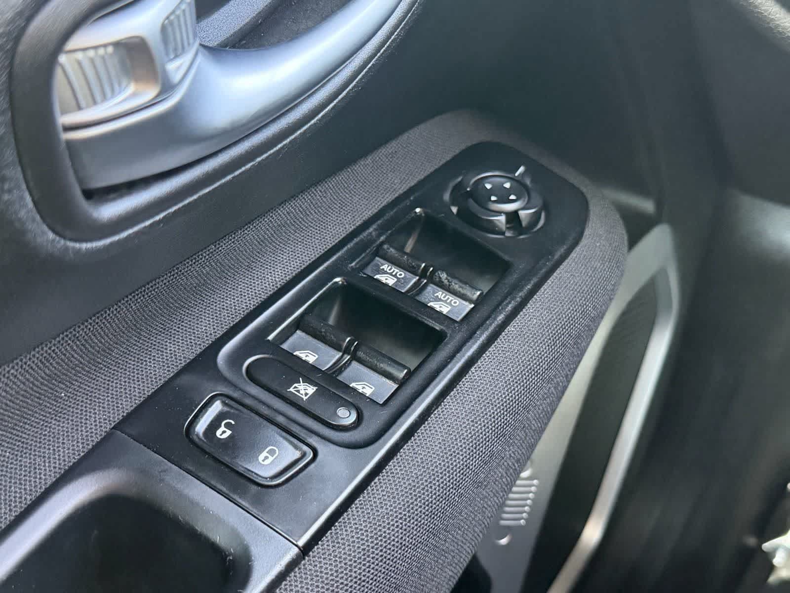 Used 2020 Jeep Renegade Latitude FWD image 10
