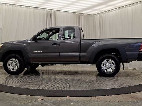 Used 2012 Toyota Tacoma 4x4 Access Cab image 2