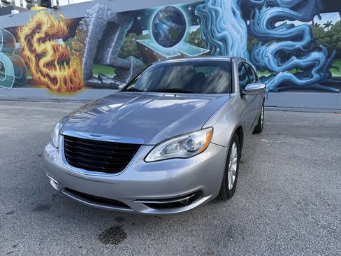 Used 2013 Chrysler 200 Limited image 2