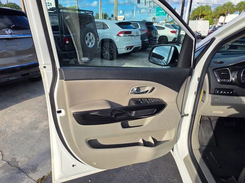 Used 2019 Kia Sedona EX w/ EX Premium Package FWD image 22