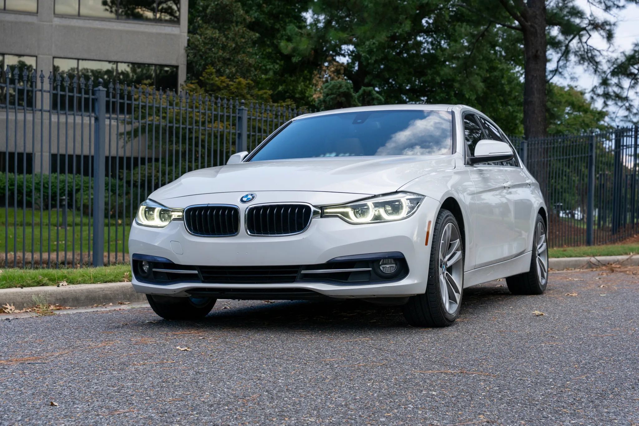 Used 2018 BMW 330i Sedan RWD image 2