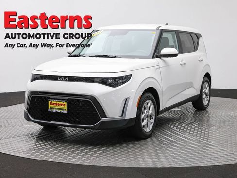 Used 2024 Kia Soul LX w/ Option Group 015 FWD image 1