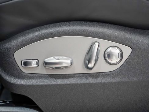 Certified 2025 Porsche Macan image 24