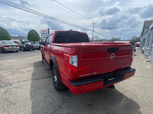 Used 2022 Nissan Titan SV AWD/4WD image 7