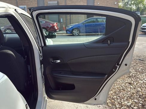 Used 2014 Dodge Avenger SE w/ Blacktop Package FWD image 20