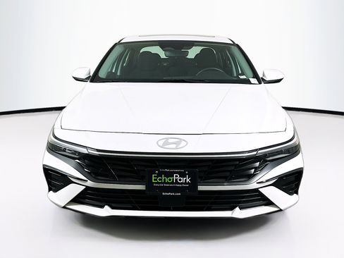 Used 2025 Hyundai Elantra SEL FWD image 2