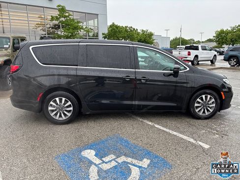 Used 2023 Chrysler Pacifica Touring-L FWD image 28