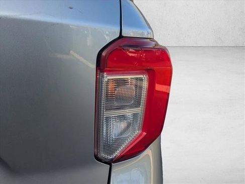 Used 2022 Ford Explorer XLT w/ Equipment Group 202A image 8