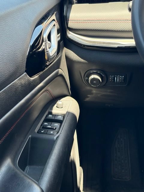 Used 2025 Jeep Compass Trailhawk AWD/4WD image 29