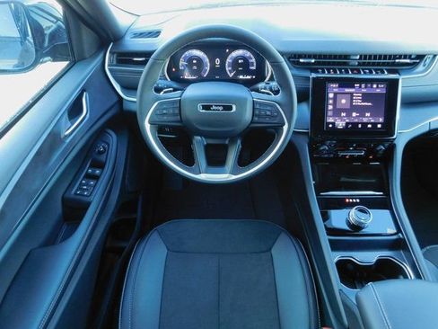 New 2025 Jeep Grand Cherokee L Laredo image 17