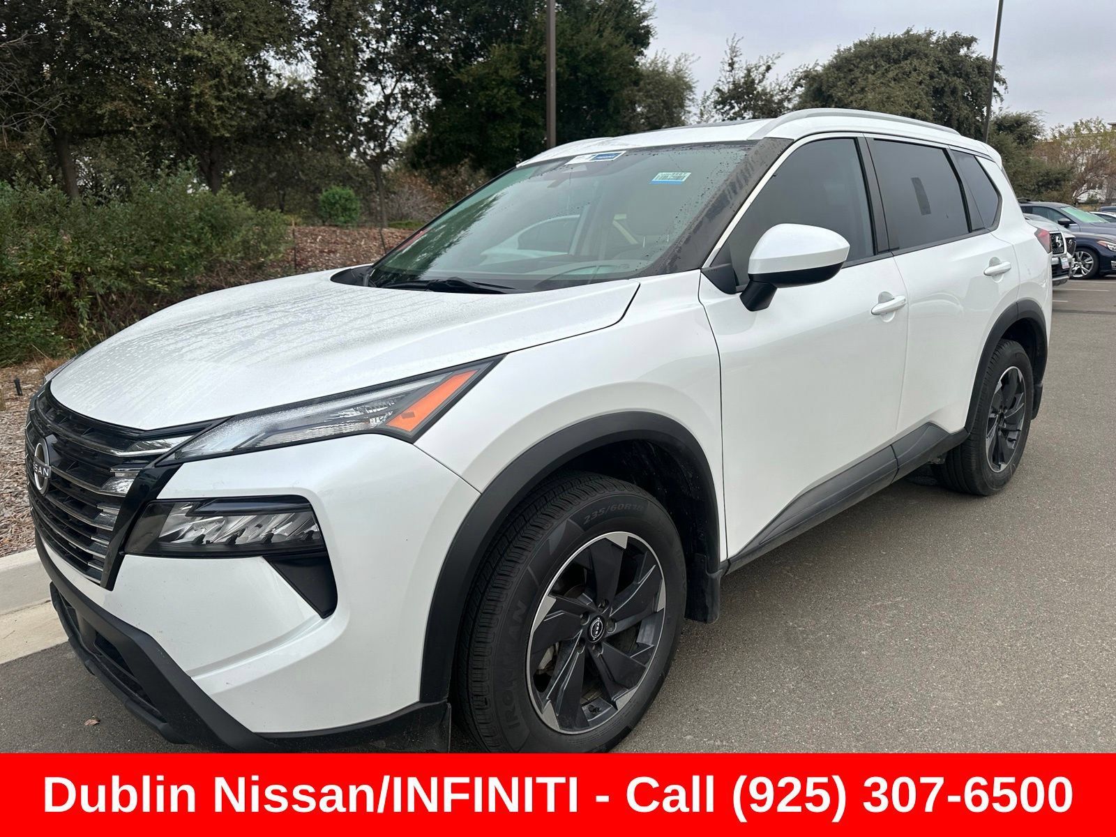 Used 2024 Nissan Rogue SV FWD image 2