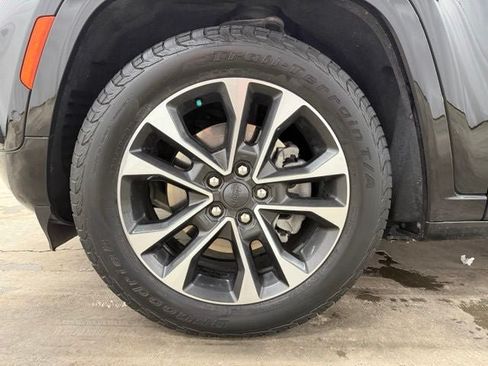 Used 2023 Jeep Grand Cherokee Overland AWD/4WD image 30