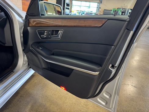 Used 2014 Mercedes-Benz E 350 4MATIC Sedan image 41