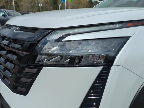 New 2026 Nissan Pathfinder SL image 9