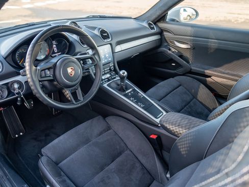 Used 2021 Porsche 718 Cayman GT4 image 4