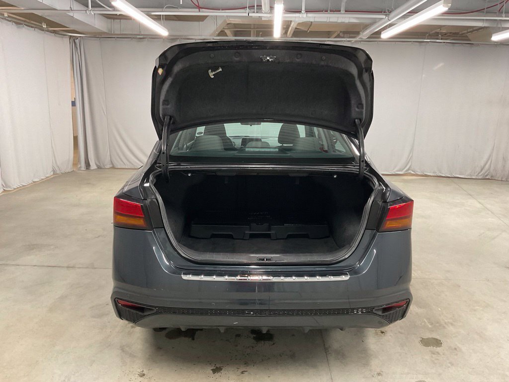 Used 2022 Nissan Altima 2.5 SV FWD image 9