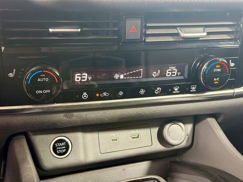Used 2022 Nissan Rogue SV w/ SV Premium Package AWD/4WD image 16