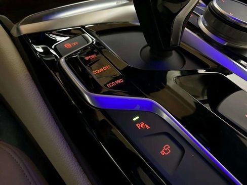 Used 2020 BMW 530i w/ Convenience Package image 58