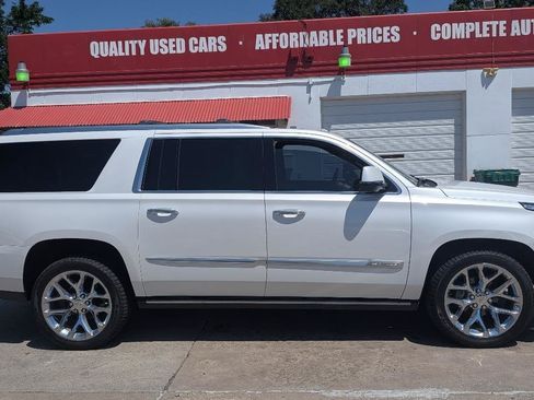 Used 2019 Cadillac Escalade ESV Platinum AWD/4WD image 4