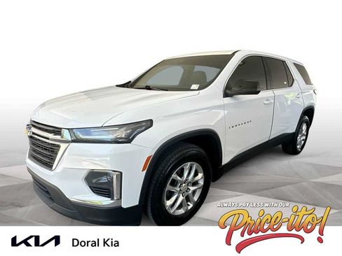 Used 2023 Chevrolet Traverse LS FWD image 1