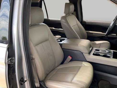 Used 2020 Ford Expedition XLT w/ Equipment Group 202A RWD image 10