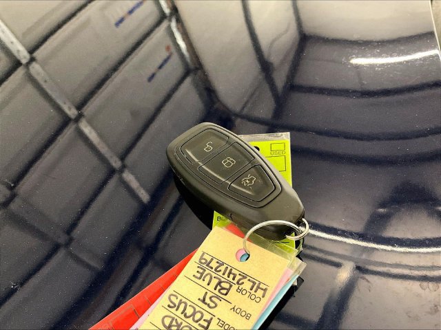Used 2017 Ford Focus ST FWD image 9