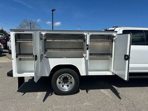 New 2026 Ford F550 4x4 Crew Cab image 18