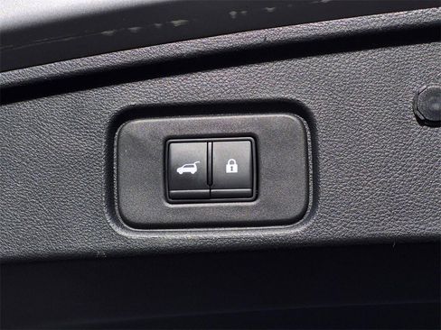 Used 2023 Nissan Pathfinder SV w/ SV Premium Package image 9