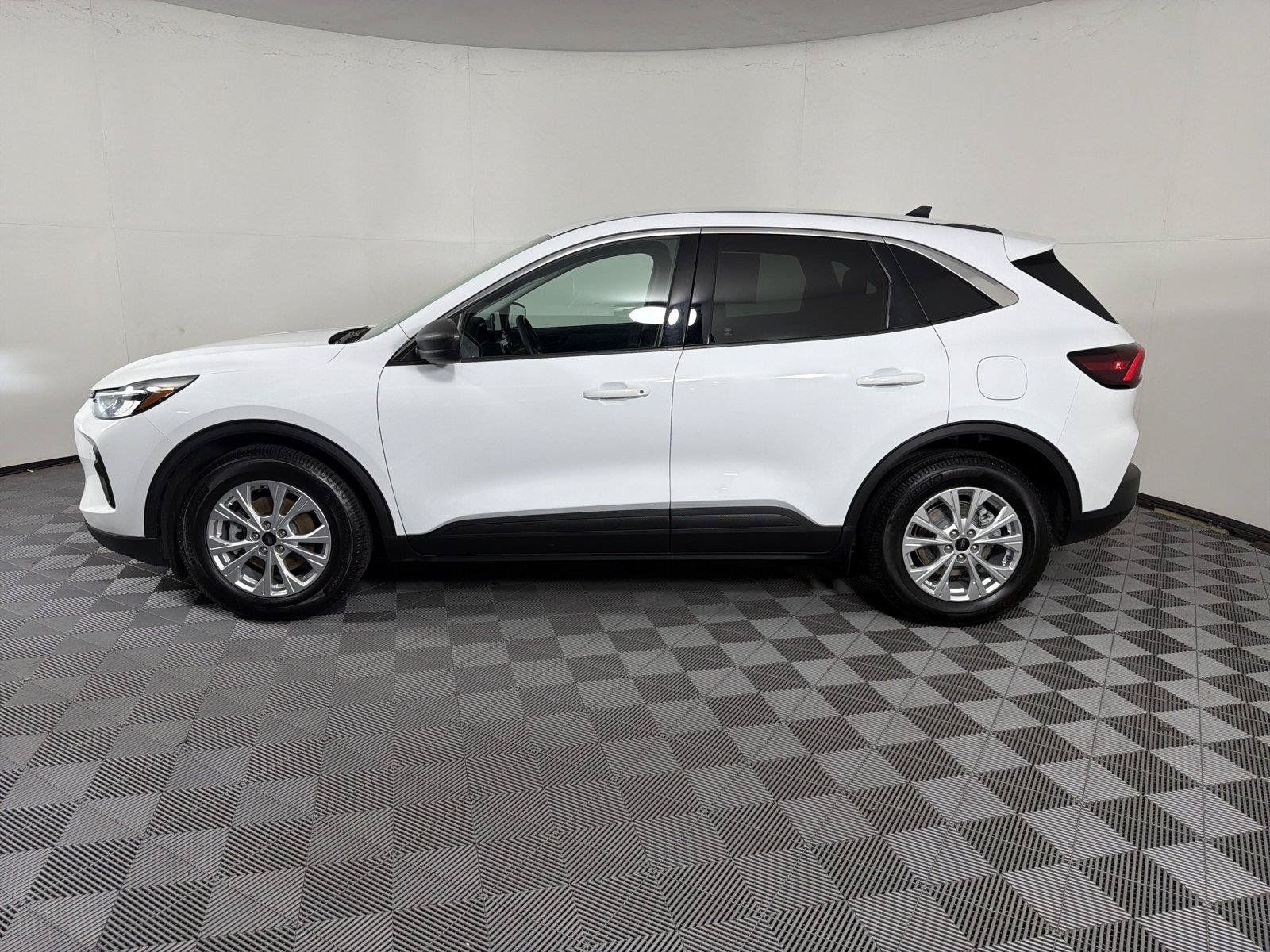 Used 2023 Ford Escape Active FWD image 4