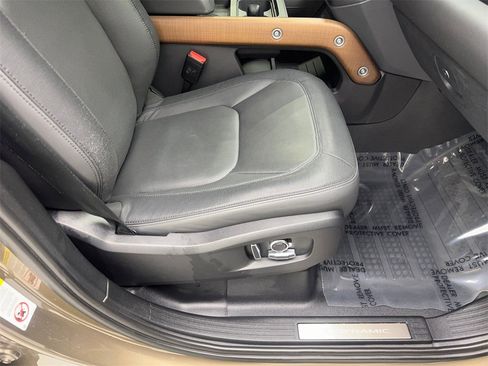 Used 2023 Land Rover Defender 130 X-Dynamic SE image 48