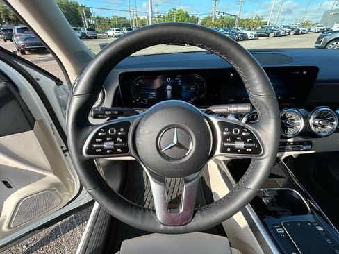 Used 2023 Mercedes-Benz GLB 250 4MATIC image 19