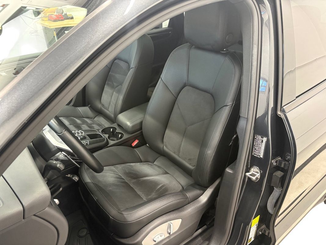 Used 2018 Porsche Macan AWD/4WD image 11