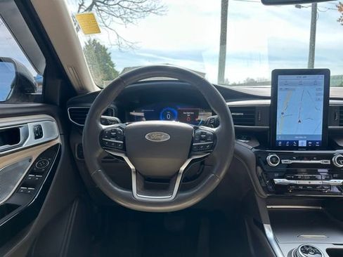 Used 2021 Ford Explorer Platinum w/ Equipment Group 601A AWD/4WD image 21