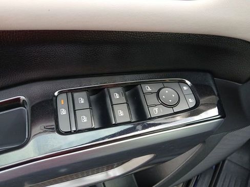 Used 2023 Nissan Pathfinder SL image 13