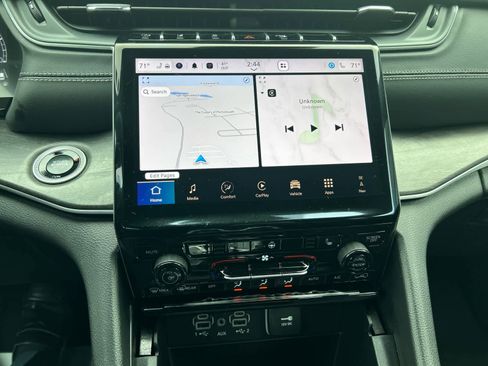 Used 2025 Jeep Grand Cherokee L Limited w/ Black Appearance Package image 27