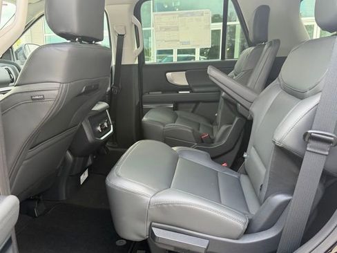 New 2026 Ford Expedition Active RWD image 5