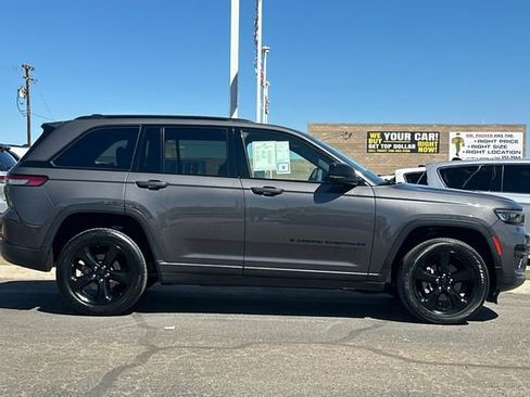 Certified 2023 Jeep Grand Cherokee Altitude image 2