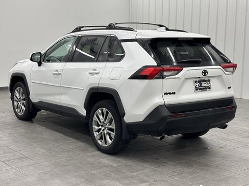 Used 2023 Toyota RAV4 XLE Premium image 4