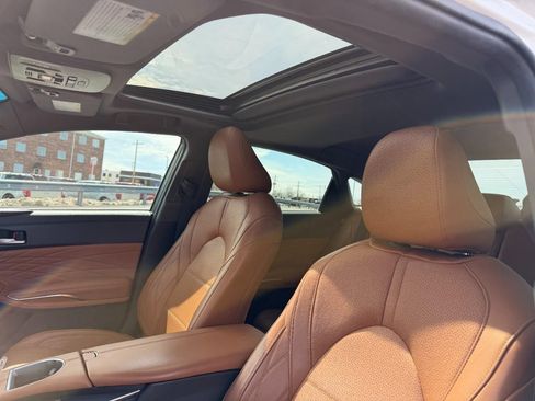 Used 2019 Toyota Avalon Limited FWD image 18