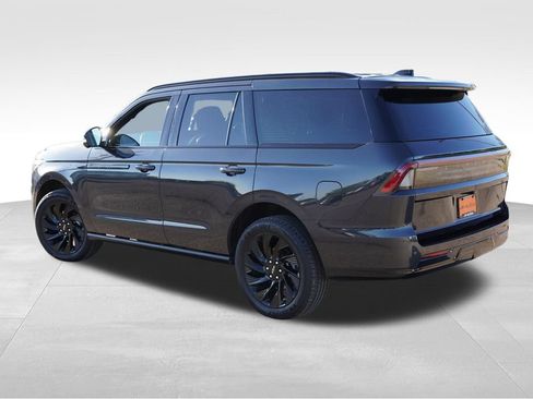 Used 2025 Lincoln Navigator Reserve w/ Jet Appearance Package AWD/4WD image 7