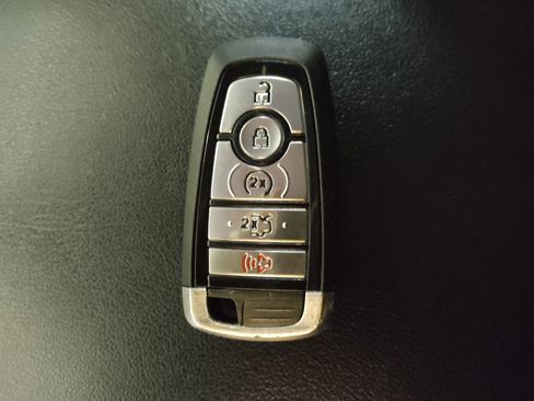 Used 2019 Ford Edge Titanium w/ Cold Weather Package AWD/4WD image 32