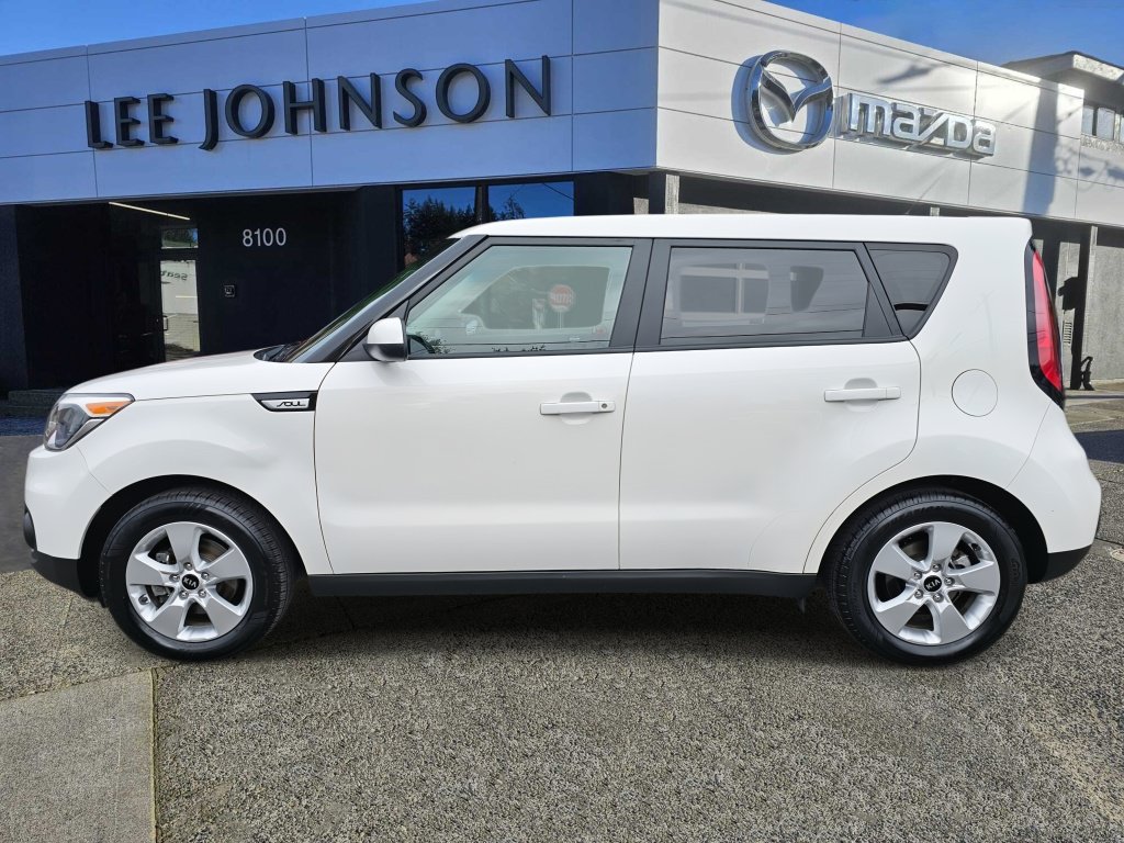Used 2019 Kia Soul FWD image 2